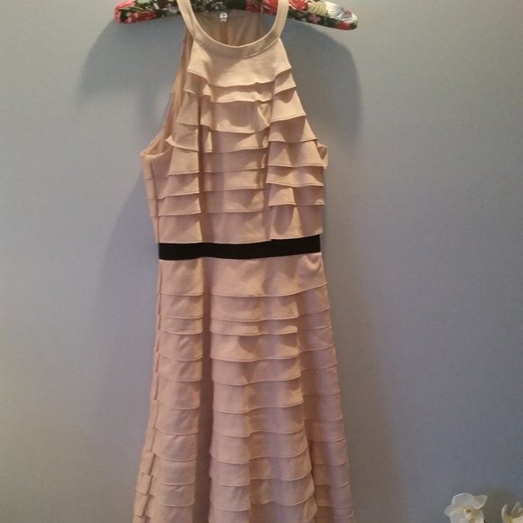 BCBG MaxAzria tiered bare pink halter cocktail/party/prom dress NWOT - Picture 3 of 7